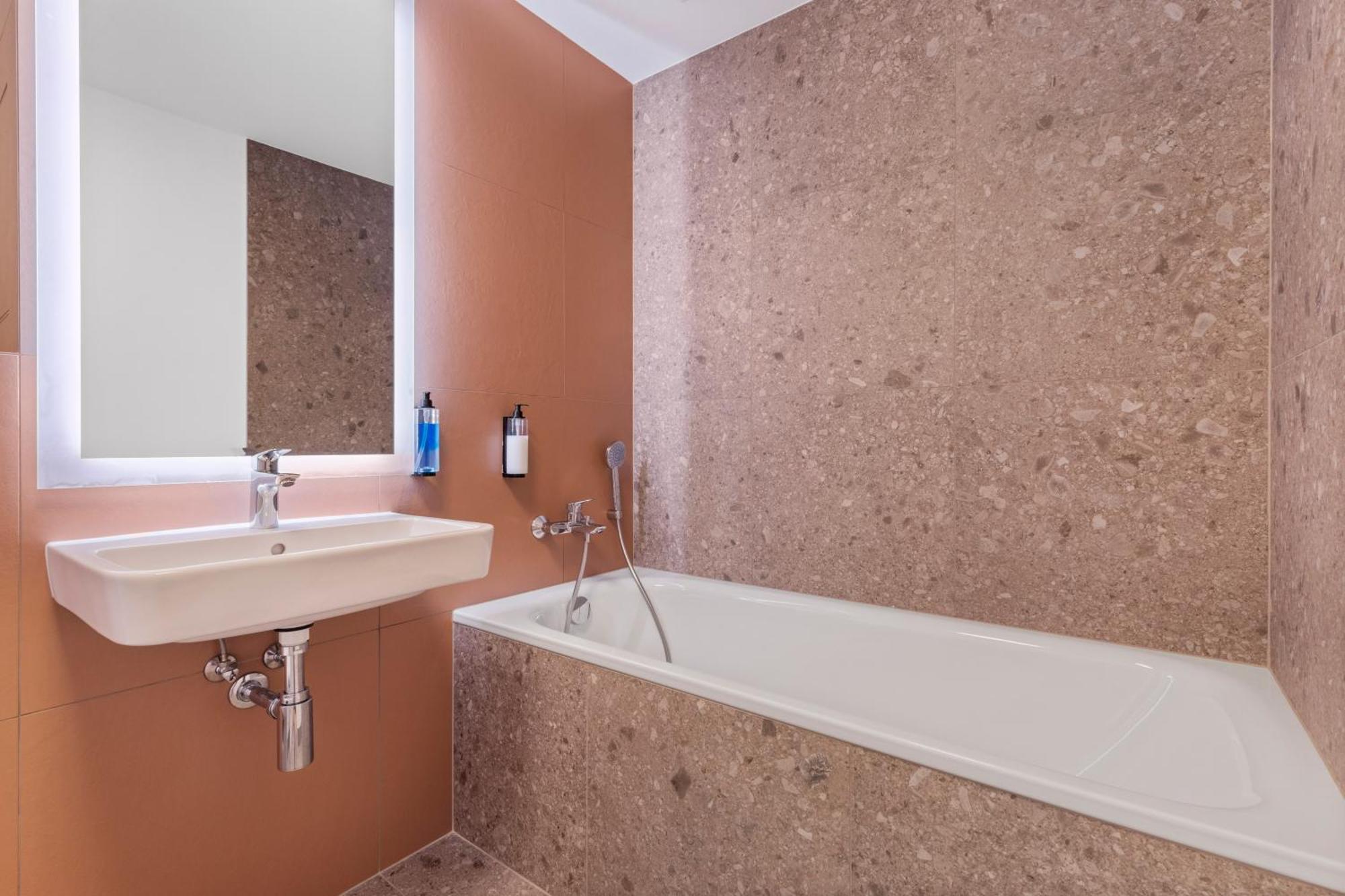 Apartamento Lam Lavender - Free Parking Bratislava Exterior foto