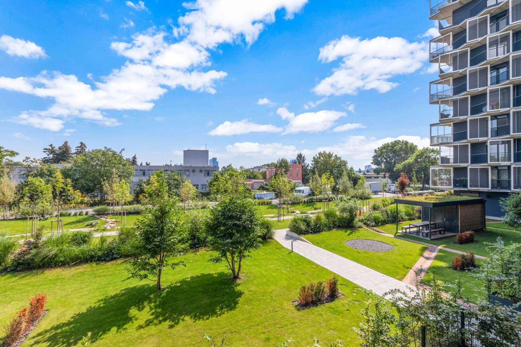 Apartamento Lam Lavender - Free Parking Bratislava Exterior foto